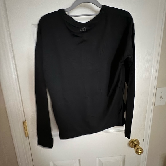 Black workout top by Calla - Picture 3 of 3